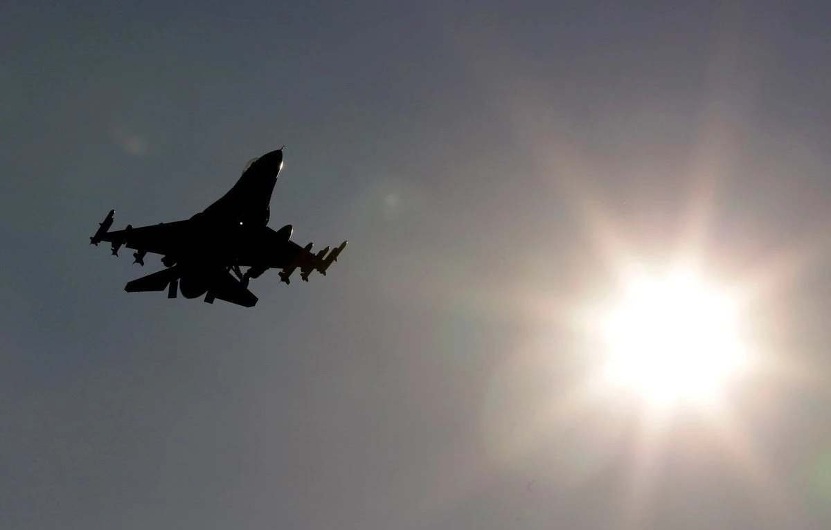 Πρόκληση δίχως όρια: Yπερπτήσεις τουρκικών μαχητικών πάνω από το ελληνικό προξενείο στη Σμύρνη – Βίντεο